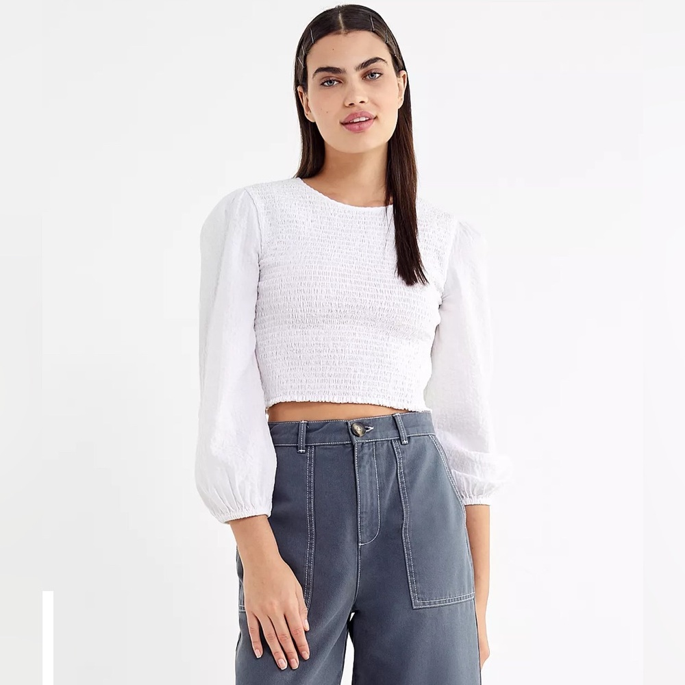 Urban Outfitters White Smocked Cropped Stretchy Top Sz M EUC